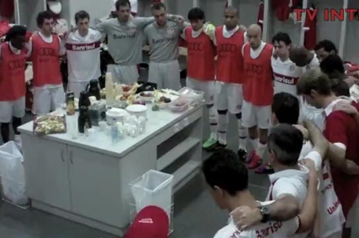 Imagens mostram felicidade do goleiro Renan ap&oacute;s as penalidades