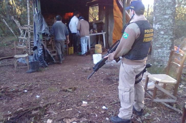 Oito pessoas s&atilde;o resgatadas de trabalho escravo em Vacaria