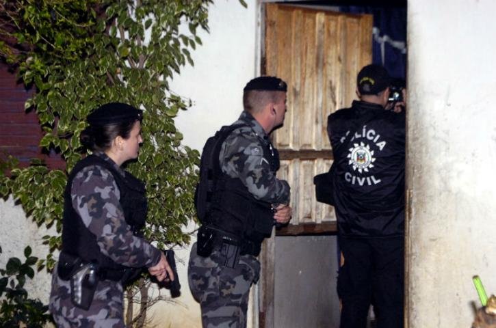 Pol&iacute;cia divulga v&iacute;deo da opera&ccedil;&atilde;o Los Hermanos