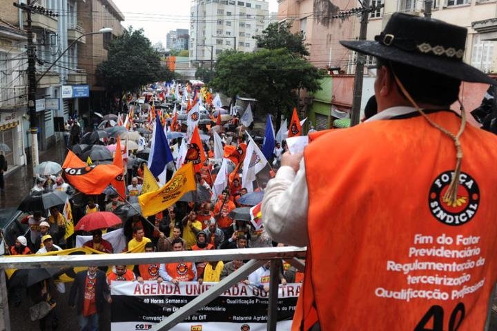 Lideran&ccedil;as foram recebidas pelo governador Tarso Genro no fim do ato
