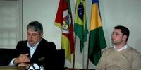 Prefeito Nestor Tissot e o procurador Marcelo Drecksler na coletiva de imprensa
