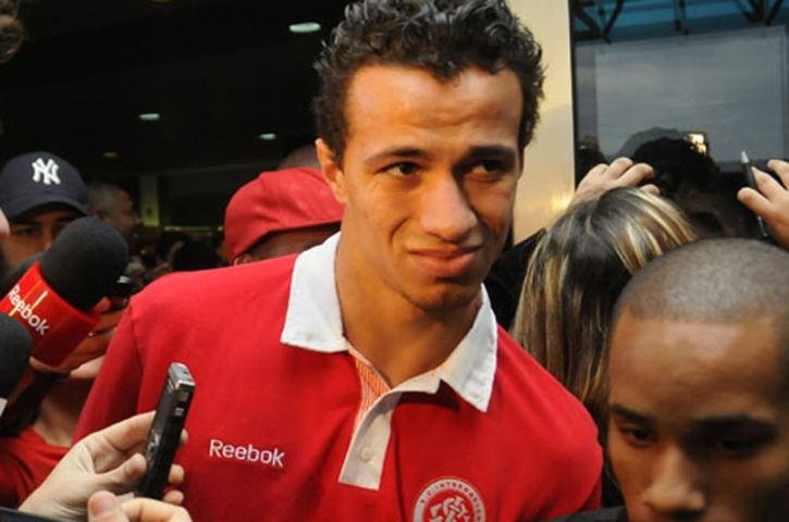 Planos do atacante s&atilde;o de deixar o Inter s&oacute; se for para outro clube grande