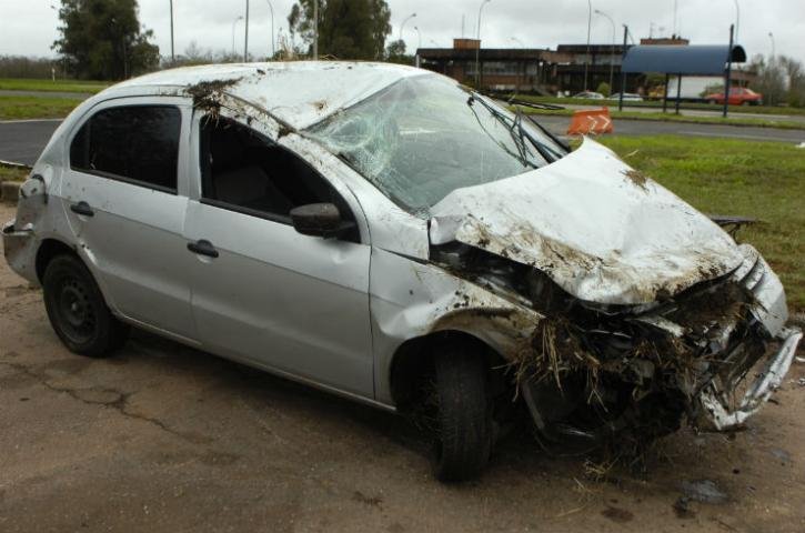 Homem que capotou o carro na freeway morre no hospital 