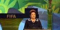 Dilma cita Pelé antes de políticos e causa constrangimento a Ricardo Teixeira