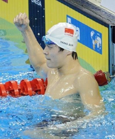 Chin&ecirc;s &eacute; ouro nos 1.500 metros e quebra o recorde mundial