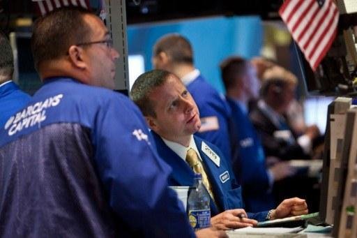 D&oacute;lar sobe a R$ 1,562 com cautela sobre EUA e China