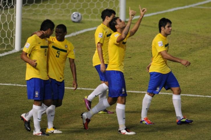 Brasil sub-20 goleia &Aacute;ustria e Oscar participa de dois gols