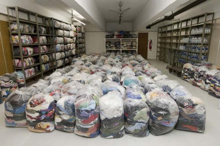Ainda &eacute; preciso ampliar os estoques de roupa infantil, cobertores e roupas pesadas