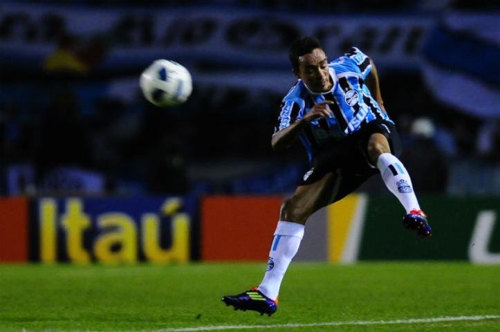 Lateral L&uacute;cio disputa 100&ordm; jogo pelo Gr&ecirc;mio esta noite 