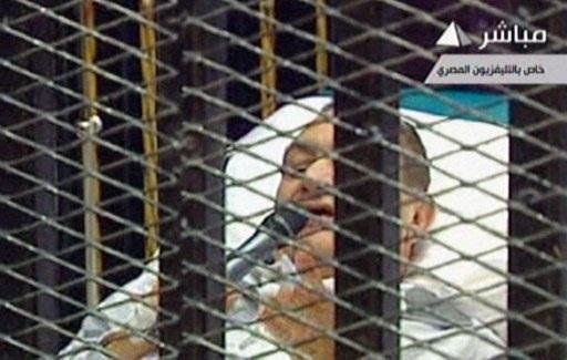 Mubarak se declara inocente e julgamento &eacute; adiado