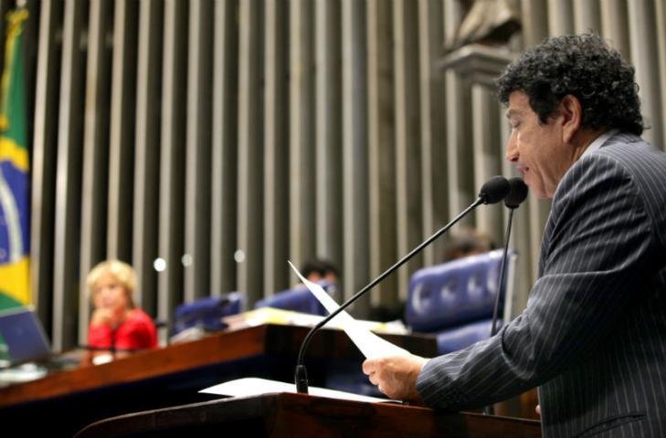 Decis&atilde;o anunciada por Magno Malta faz com que bloco do governo deixe de ser o maior do Senado