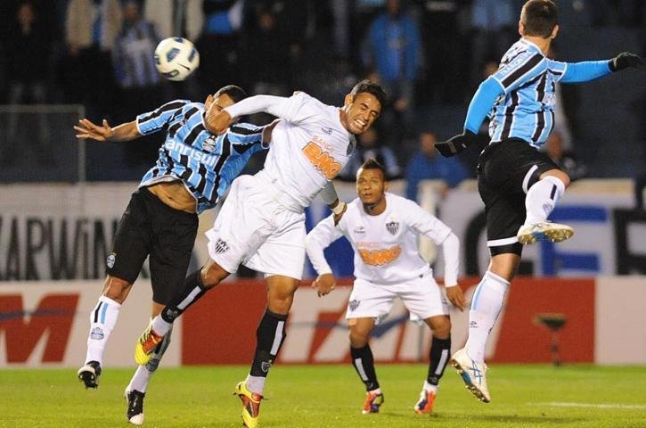 Jogadores do Gr&ecirc;mio lamentam falha de marca&ccedil;&atilde;o ap&oacute;s empate