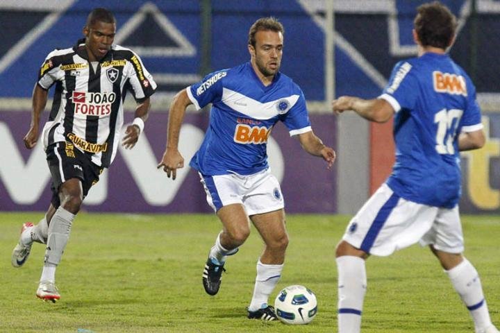 Roger e Thiago Ribeiro voltam a desfalcar Cruzeiro