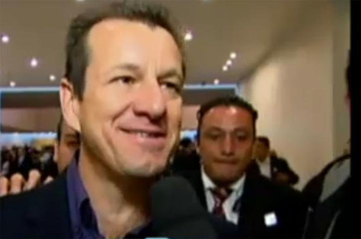 Dunga quebra sil&ecirc;ncio e rebate cr&iacute;ticos