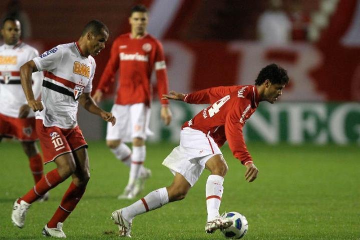 &Eacute;lton &eacute; uma das op&ccedil;&otilde;es para a vaga de Tinga