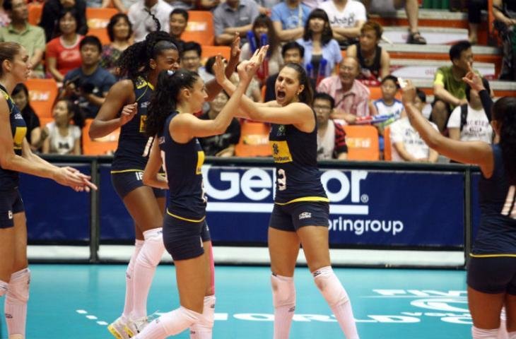 Brasil bate Coreia no v&ocirc;lei feminino e fica em 1&ordm; no Grupo C do Grand Prix