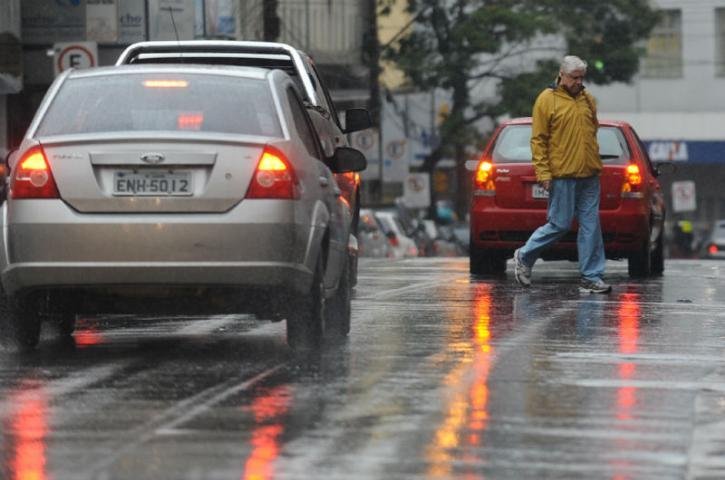 Pedestres tamb&eacute;m precisam estar atentos 