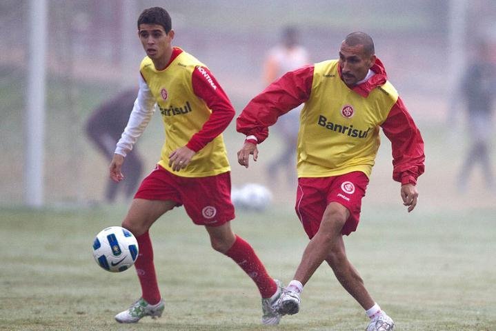 Inter divulga 25 inscritos para a Recopa com Oscar (foto) e Juan