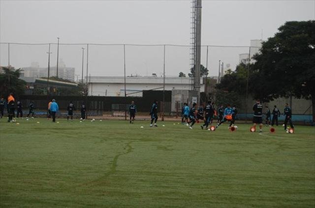 &acute;Cad&ecirc; meu guerreiro`, indaga Roth ap&oacute;s Rochemback cansar no treino