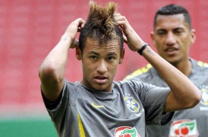 Neymar fala em mudan&ccedil;as r&aacute;pidas na carreira, mas evitar falar em sa&iacute;da do Santos