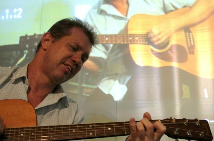 Wander Wildner lan&ccedil;a vinil em show na Casa de Teatro
