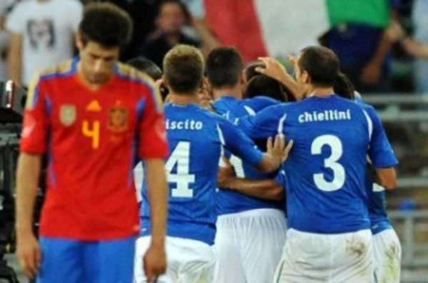 It&aacute;lia ganha da Espanha em duelo de campe&atilde;s mundiais