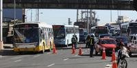 Acidente entre ônibus e caminhão causa congestionamento no Centro da Capital 