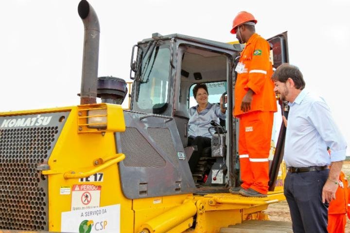 Dilma participou do in&iacute;cio da terraplanagem da Companhia Sider&uacute;rgica do Pec&eacute;m, em S&atilde;o Gon&ccedil;alo do Amarante (CE)