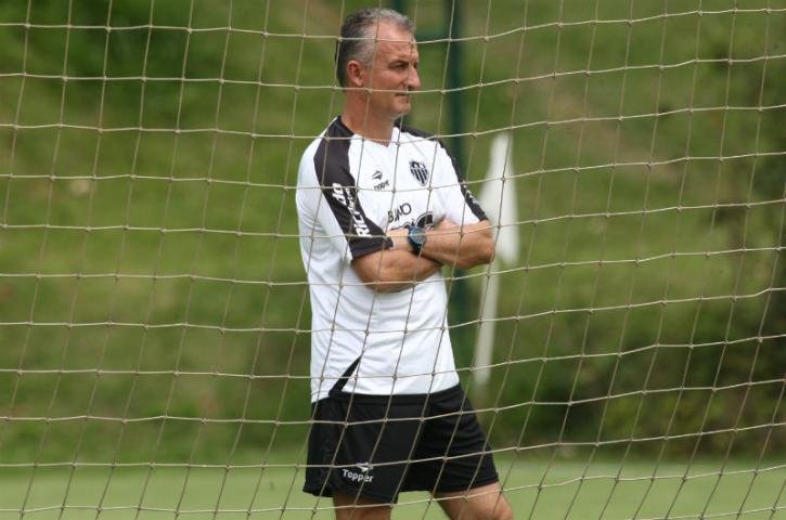 T&eacute;cnico demitido do Atl&eacute;tico-MG deve ser contatado na manh&atilde; desta sexta