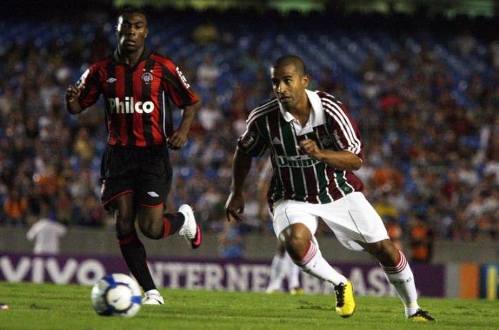 Novo refor&ccedil;o do Gr&ecirc;mio, J&uacute;lio C&eacute;sar se diz polivalente