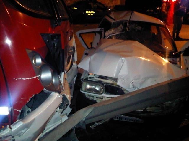 Mulher morre em acidente entre carro e lota&ccedil;&atilde;o em Porto Alegre