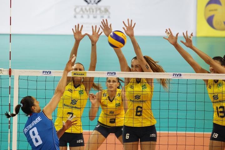 Brasil derrota It&aacute;lia e mant&eacute;m 100% no Grand Prix