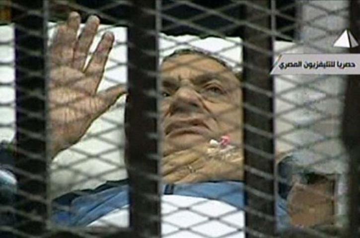 Ex-presidente eg&iacute;pcio voltou ao tribunal de maca