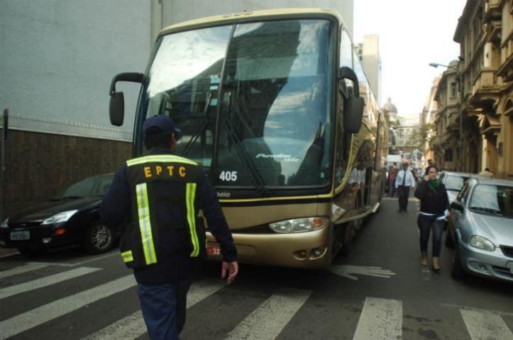 &Ocirc;nibus estragou nesta manh&atilde; no Centro