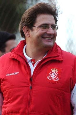 Guto Ferreira atuou como t&eacute;cnico interino do Inter em 2008