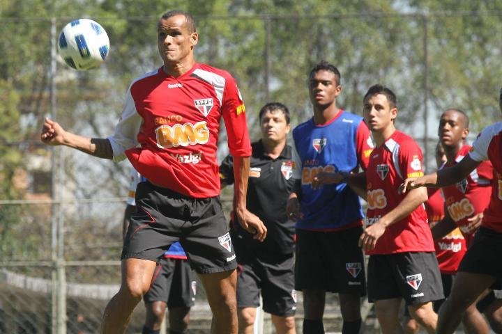 Rivaldo defende transfer&ecirc;ncia de Ganso, Lucas e Neymar para a Europa