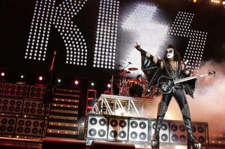 Promotores retiram Kiss de tributo a Michael Jackson