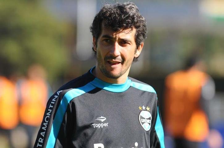 Douglas est&aacute; liberado pelo STJD