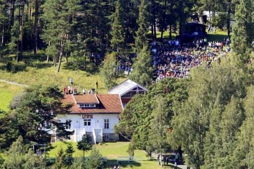 Sobreviventes do massacre na Noruega voltam &agrave; ilha de Utoya