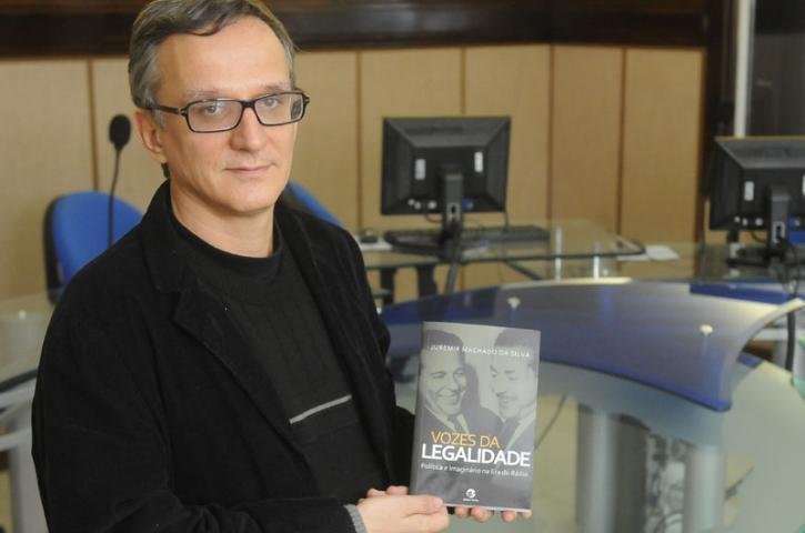 Juremir Machado far&aacute; sess&atilde;o de aut&oacute;grafos do seu novo livro Vozes da Legalidade
