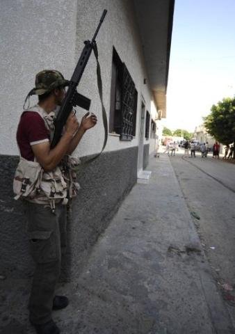 A chegada de guerrilheiros refor&ccedil;a o n&uacute;mero de rebeldes presentes na cidade