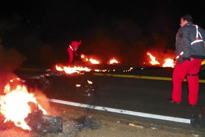 Pneus foram queimados em protesto na BR 285