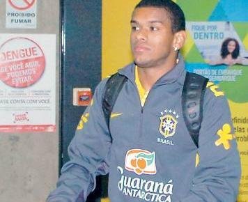 Campe&atilde;o sub-20, Fernando espera chance no Gr&ecirc;mio