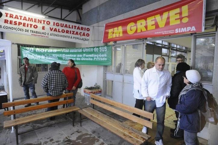 Grevistas colocam cadeados em postos de sa&uacute;de da Capital