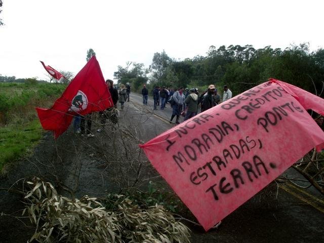 Em Alegrete, a RS 377 foi interrompida pelos manifestantes 