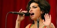 Amy Winehouse não tinha usado drogas antes de morrer, revela autópsia