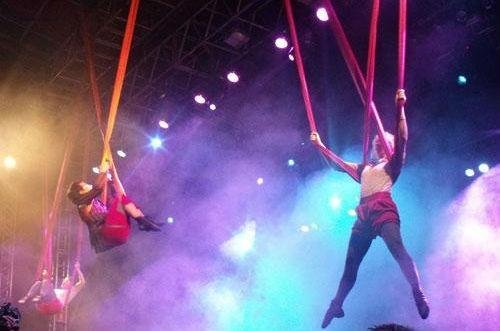 Espet&aacute;culo da Intr&eacute;pida Trupe abriu a 14&ordf; Jornada Nacional de Literatura, no Circo da Cultura