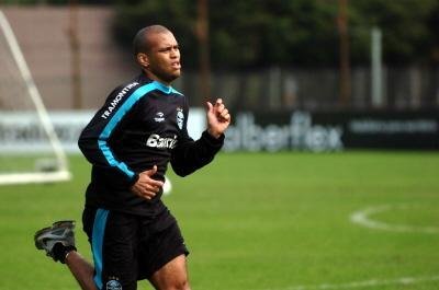 Gabriel n&atilde;o treina e &eacute; d&uacute;vida para o Gre-Nal de domingo