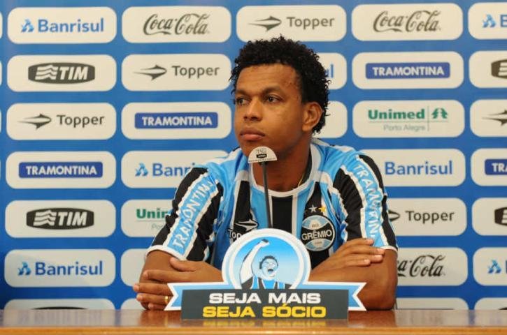 Edcarlos pode ser um dos estreantes do Gr&ecirc;mio em Gre-Nal no domingo