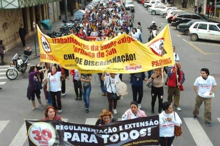 Servidores realizaram caminhada pelo Centro da Capital nesta tarde